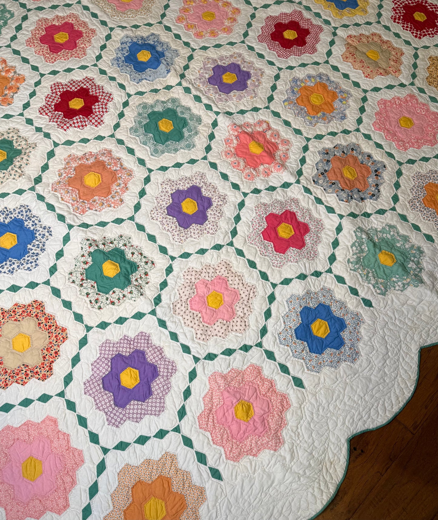 Outstanding Flower Garden with Diamond  Trail Quilt