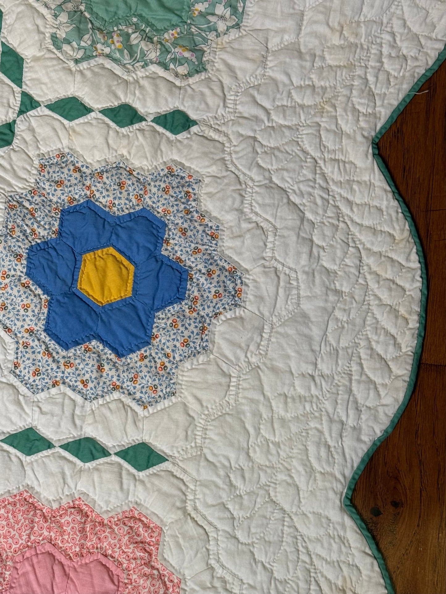 Outstanding Flower Garden with Diamond  Trail Quilt