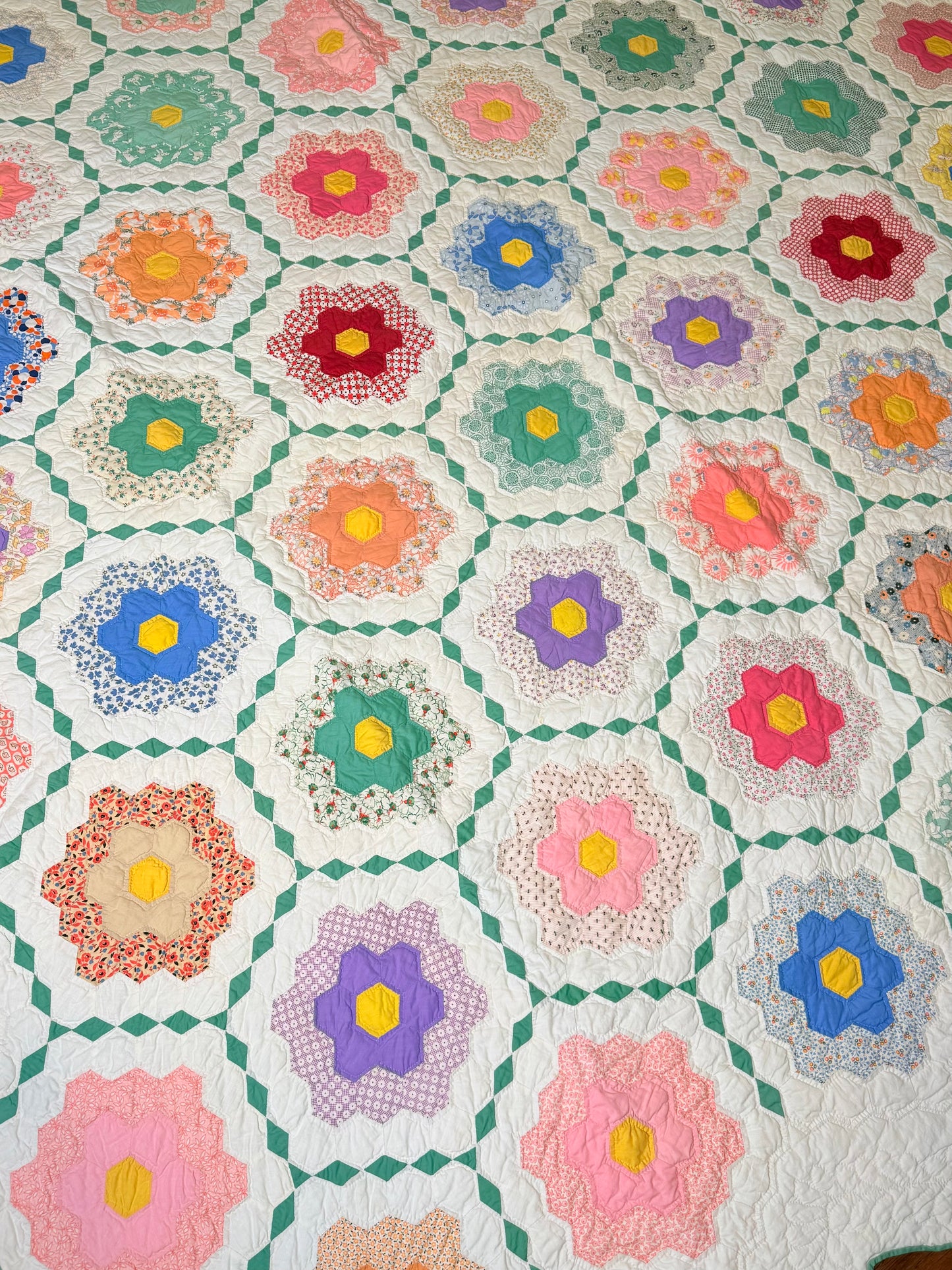 Outstanding Flower Garden with Diamond  Trail Quilt
