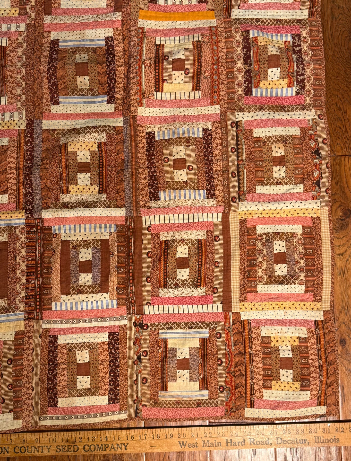 Courthouse Steps Log Cabin Crib Quilt