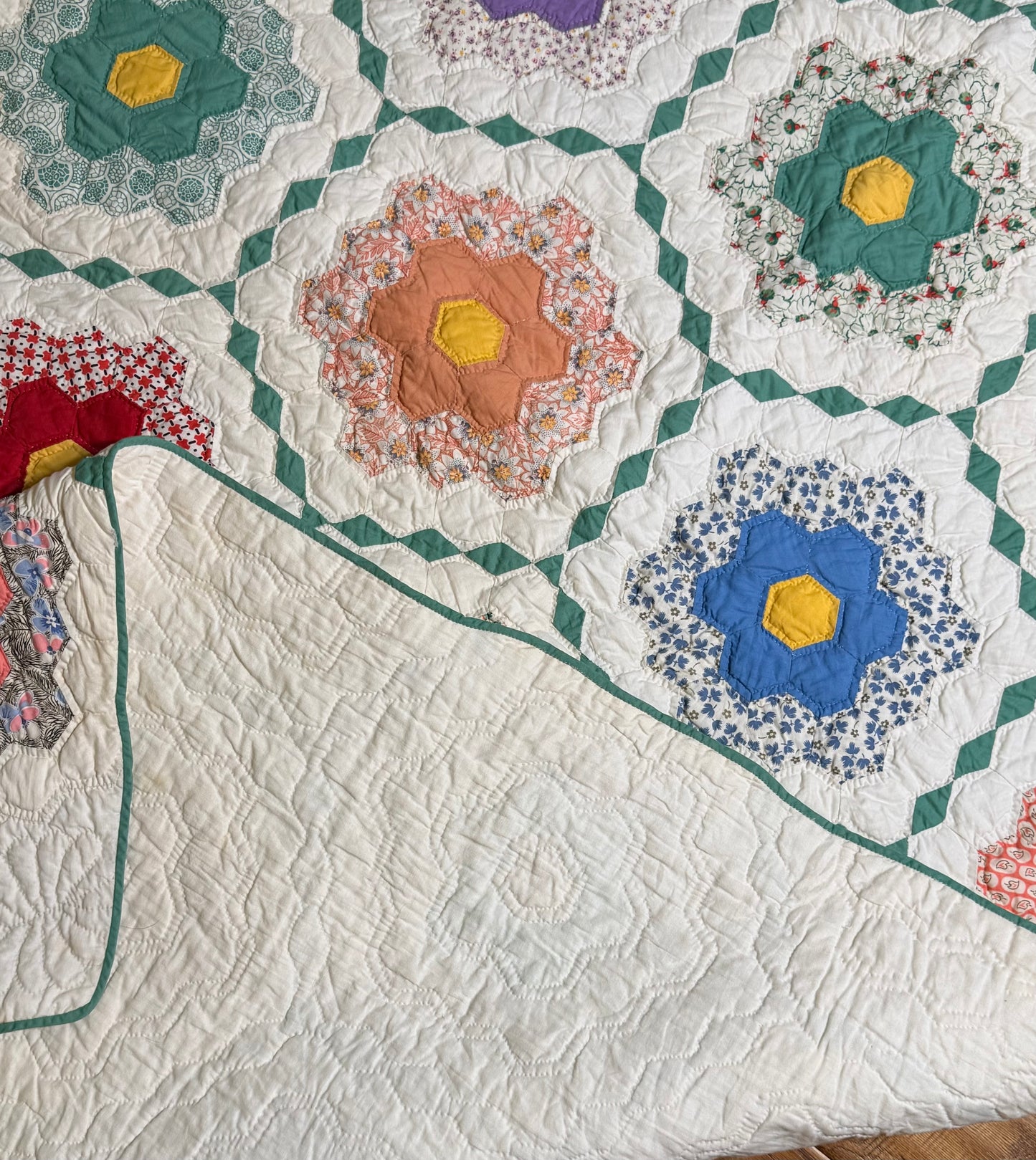 Outstanding Flower Garden with Diamond  Trail Quilt