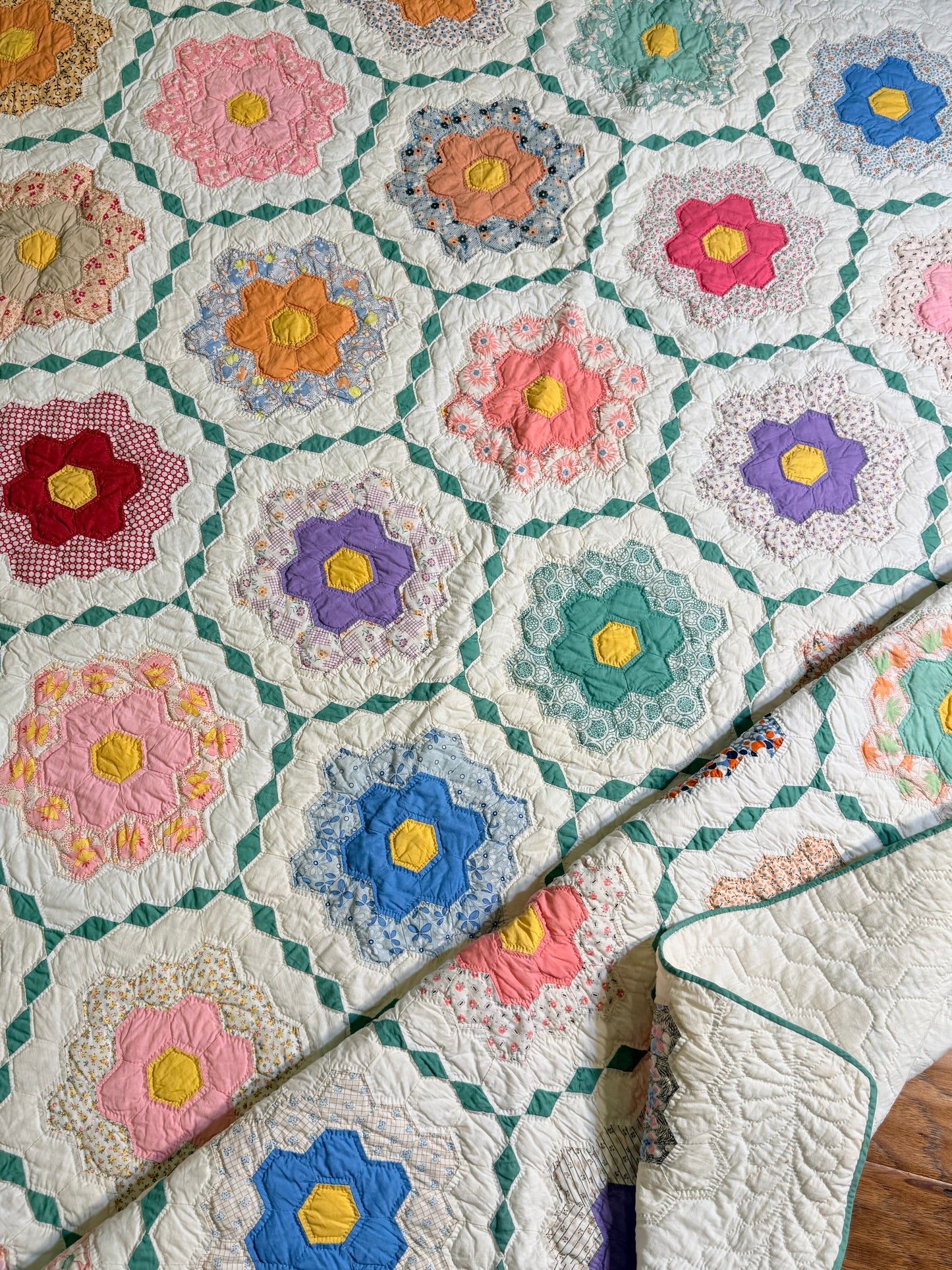 Outstanding Flower Garden with Diamond  Trail Quilt