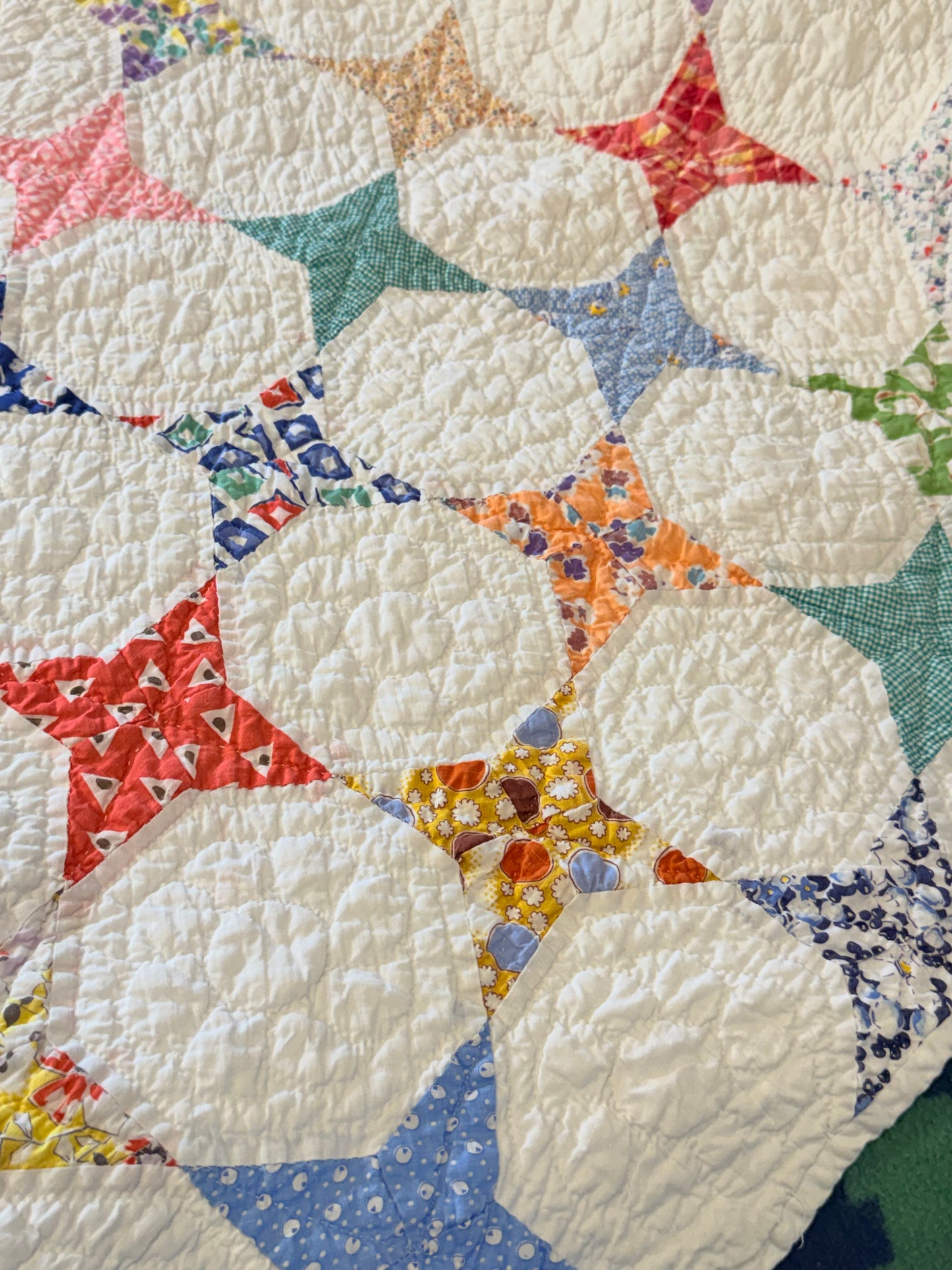 Happy Small Scale Snowball Quilt