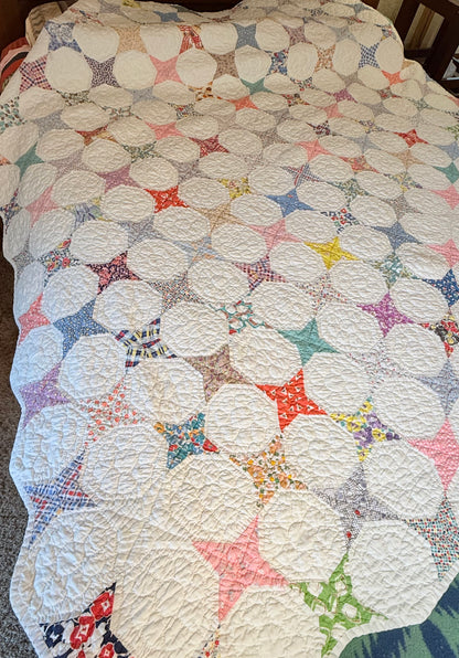 Happy Small Scale Snowball Quilt