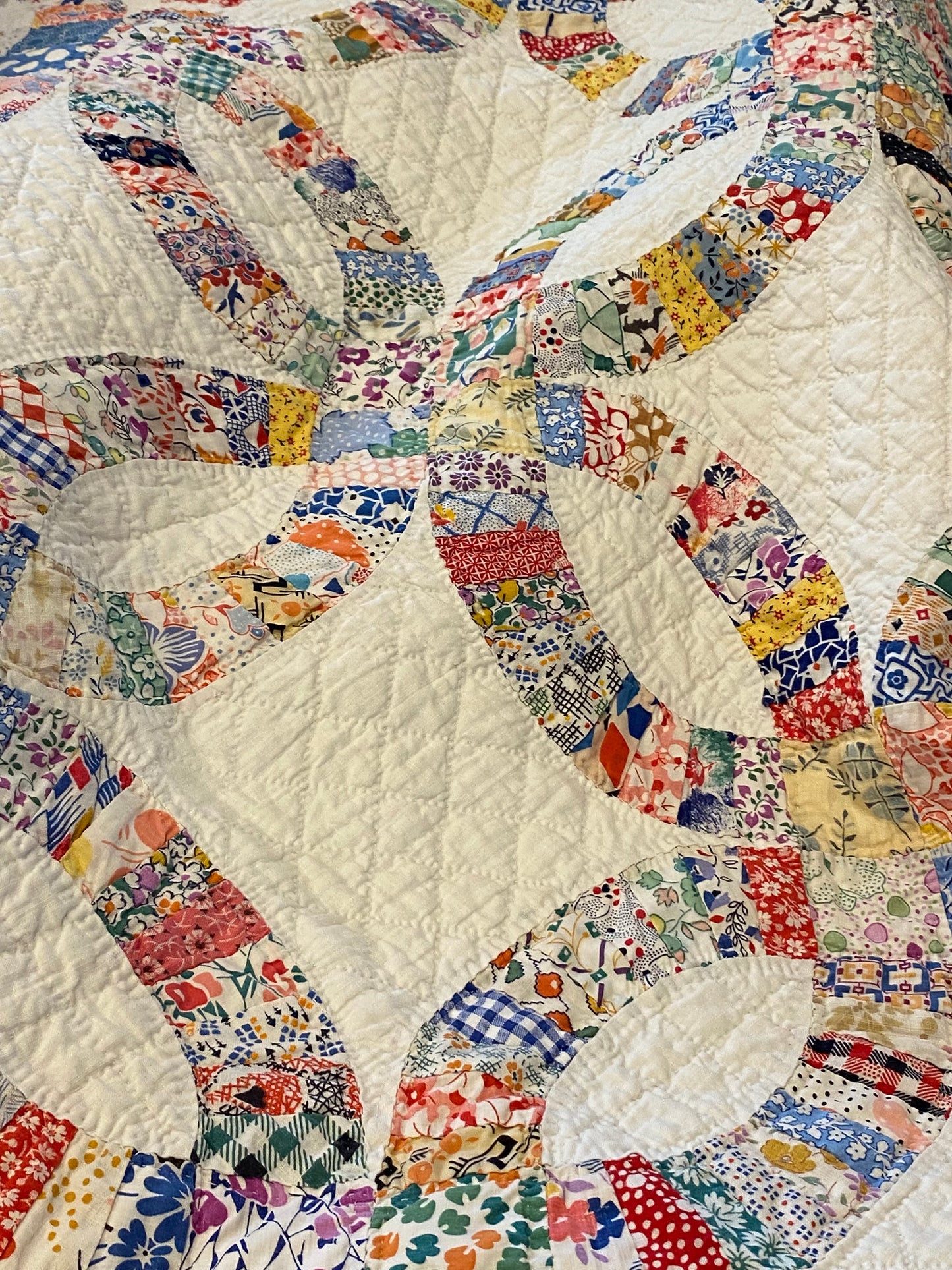 Small Scale Double Wedding Ring Quilt with a Double Bars Border