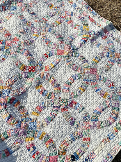 Small Scale Double Wedding Ring Quilt with a Double Bars Border