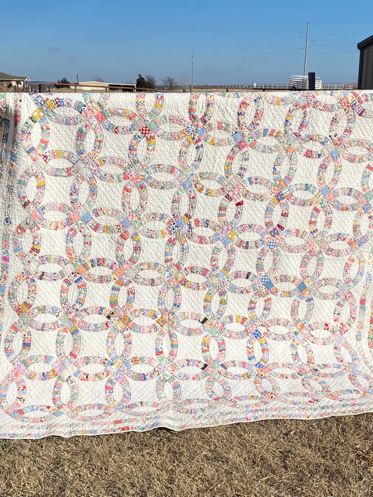 Small Scale Double Wedding Ring Quilt with a Double Bars Border