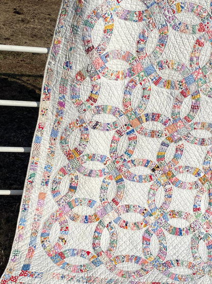 Small Scale Double Wedding Ring Quilt with a Double Bars Border