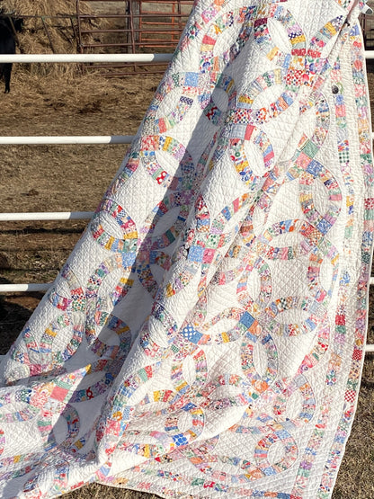 Small Scale Double Wedding Ring Quilt with a Double Bars Border