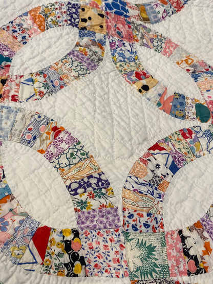 Small Scale Double Wedding Ring Quilt with a Double Bars Border