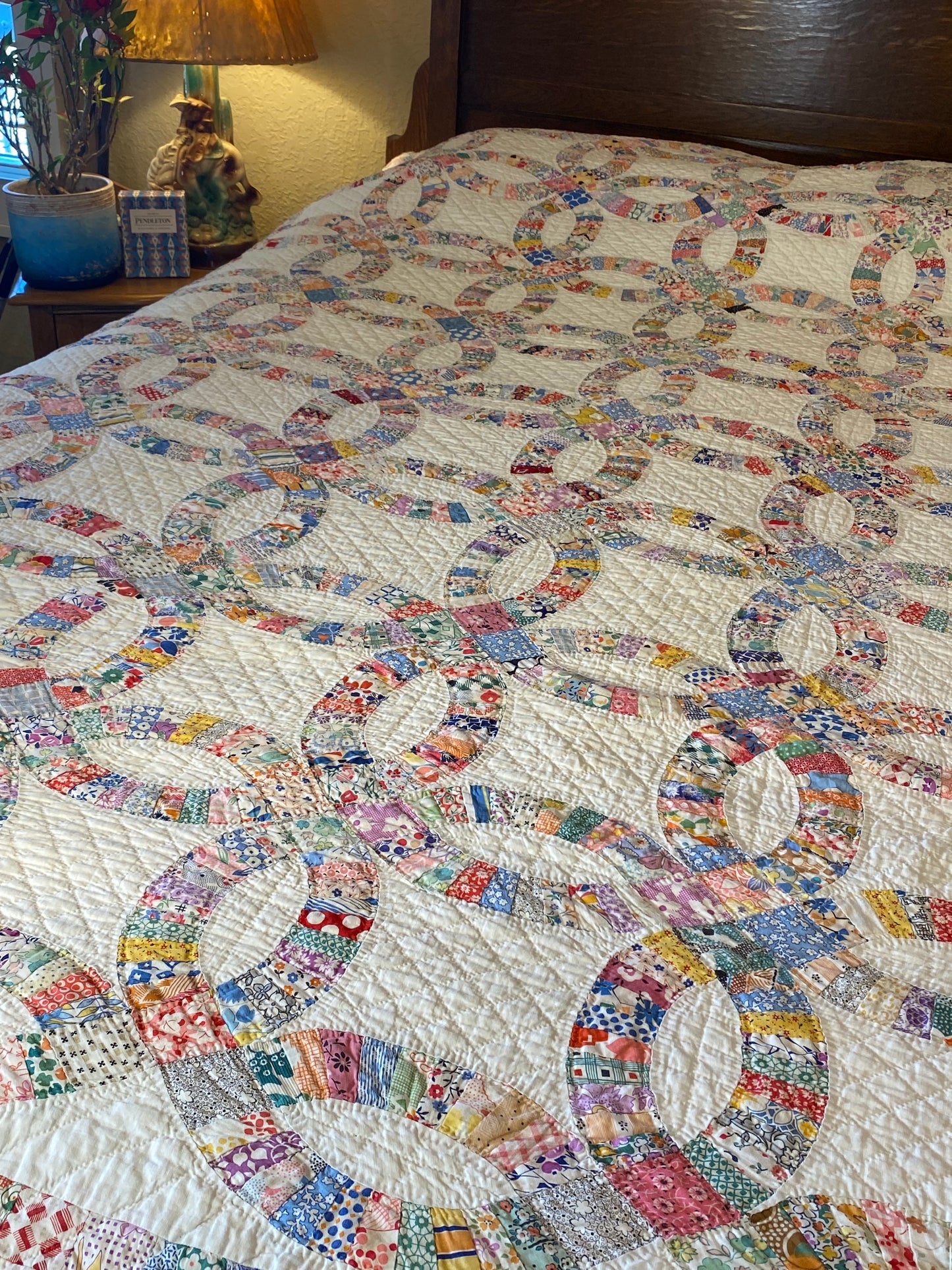 Small Scale Double Wedding Ring Quilt with a Double Bars Border