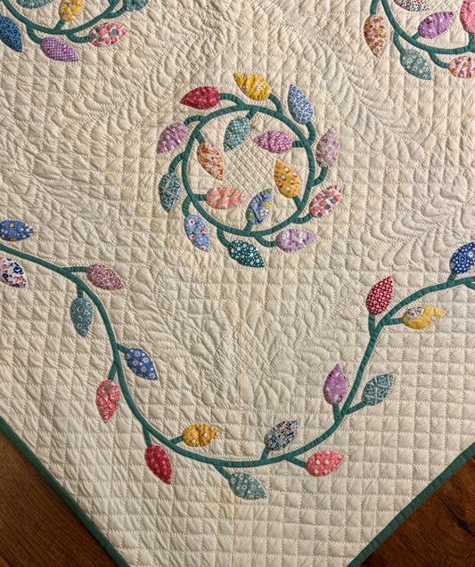 Superb Wreath of Leaves With A Leaves Border Quilt