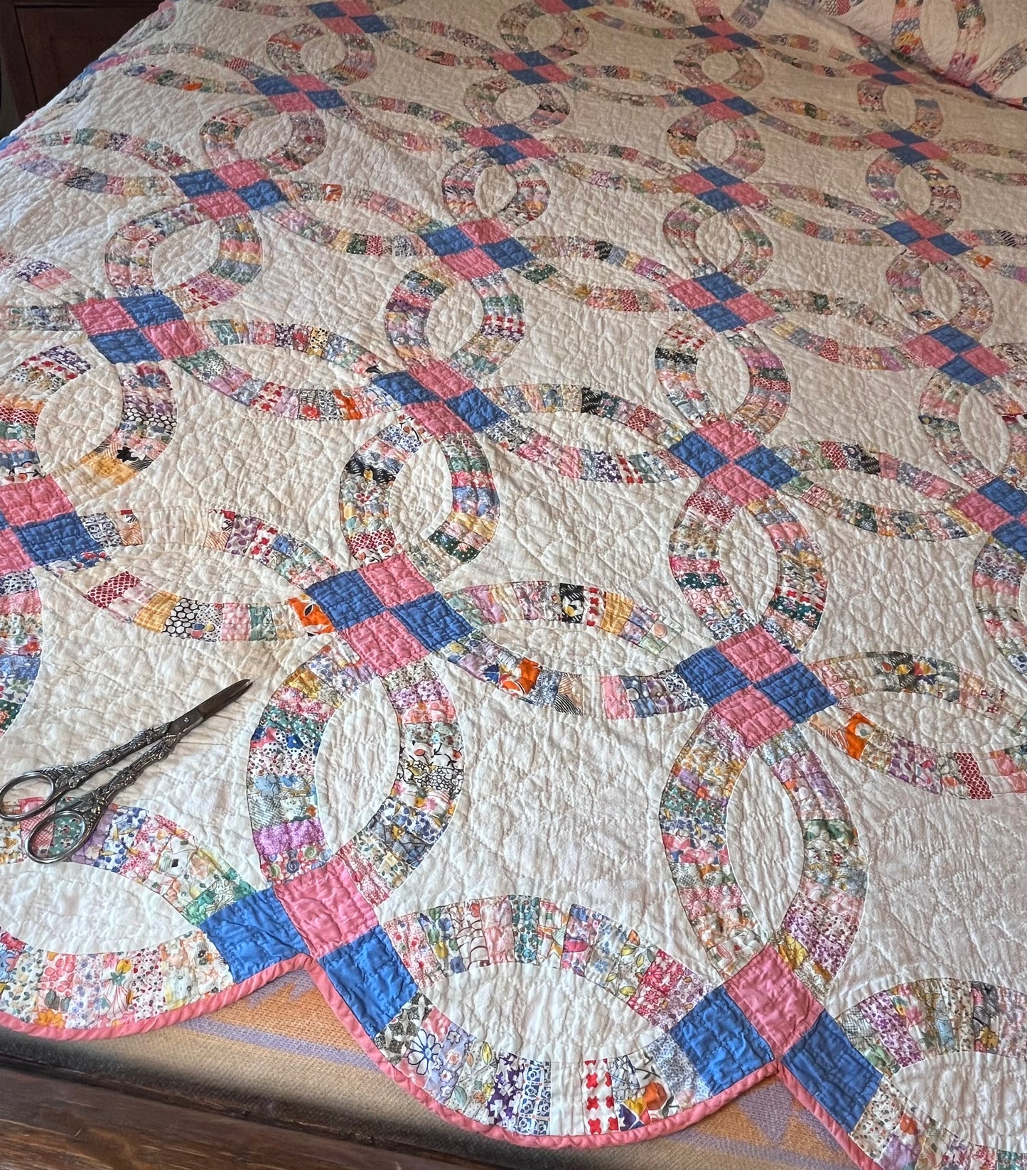 Small Pieced Double Wedding Ring Quilt