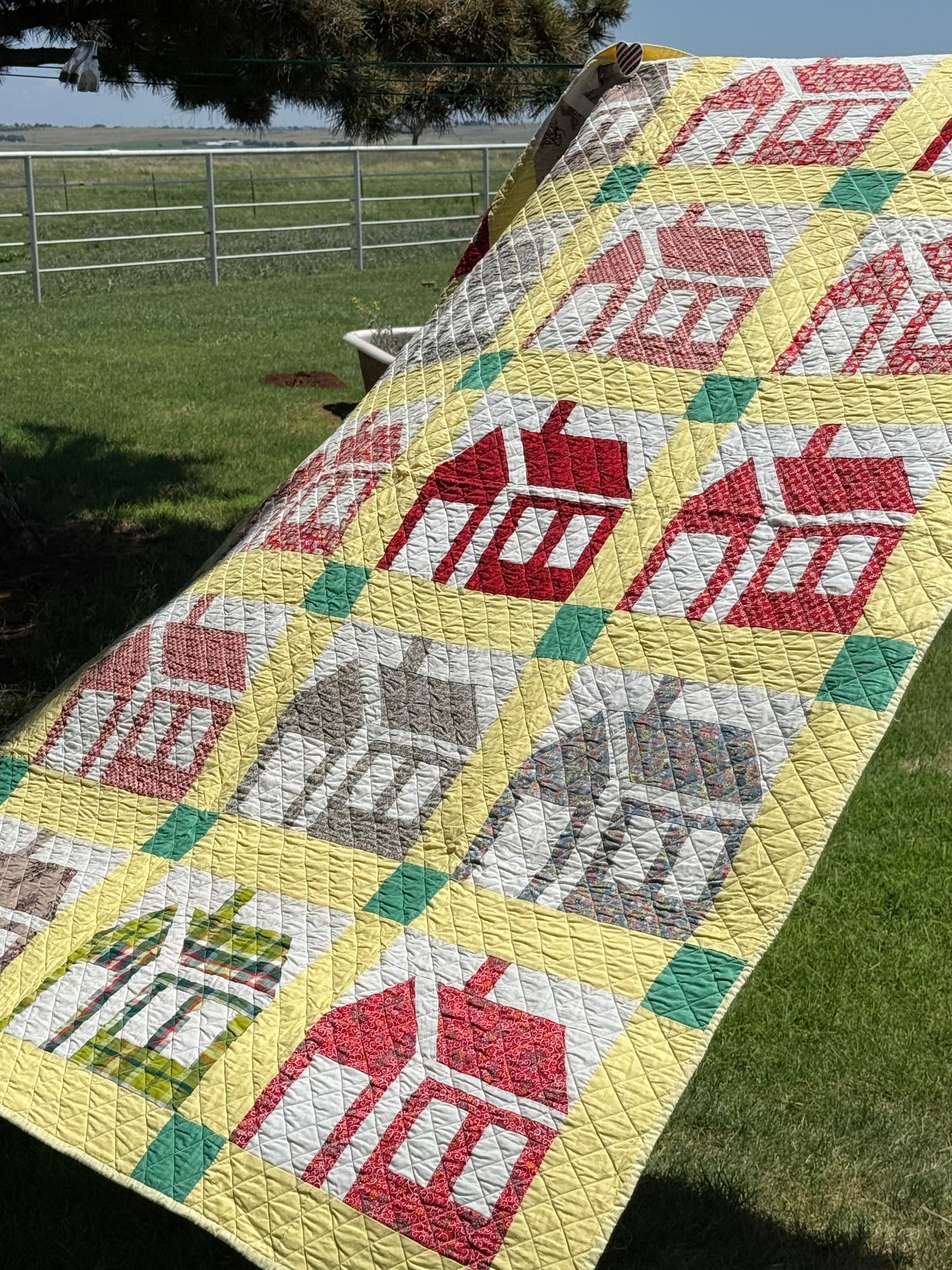 Outstanding 1950’s Schoolhouse Quilt