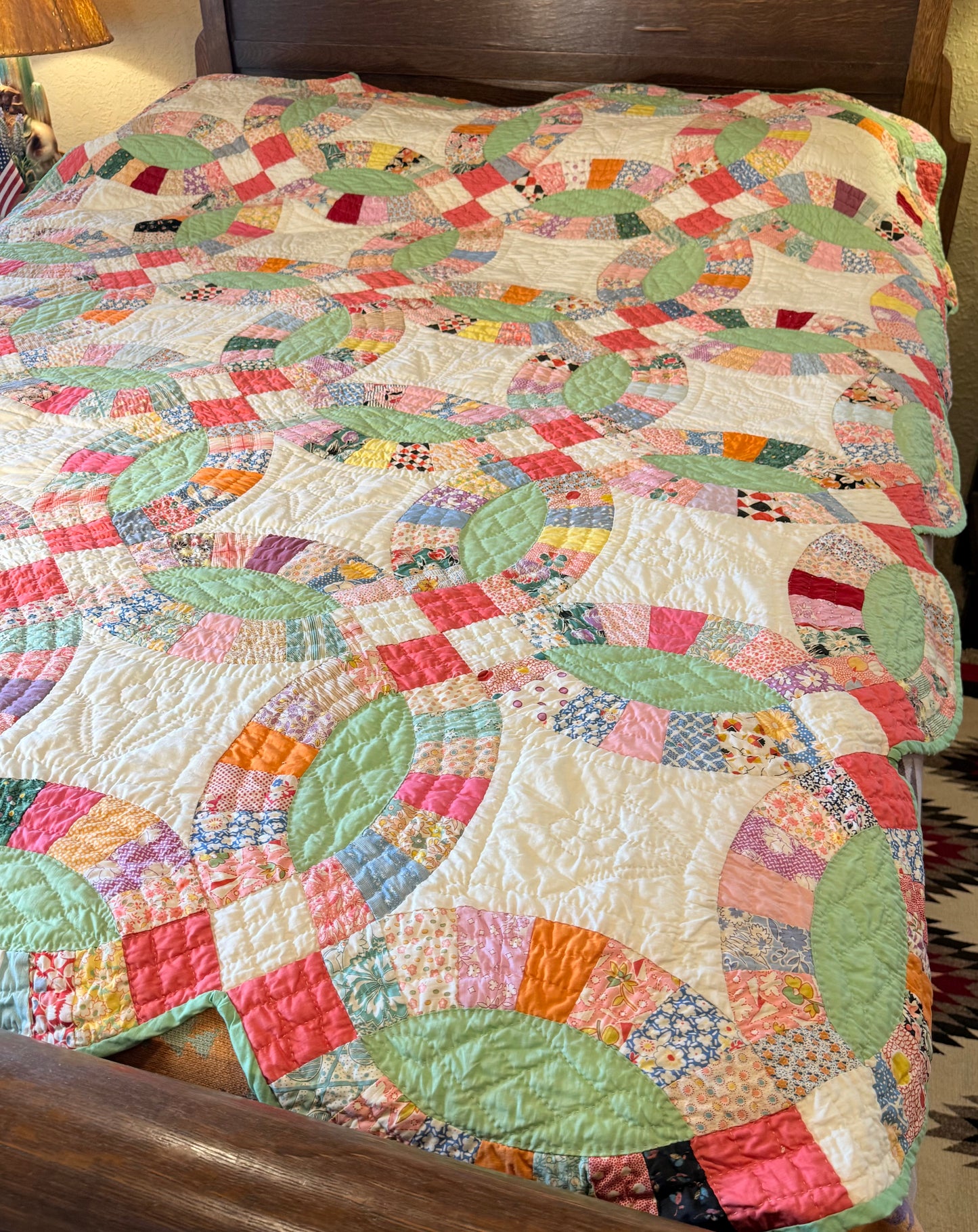 A Double Wedding Ring Quilt With a Twist
