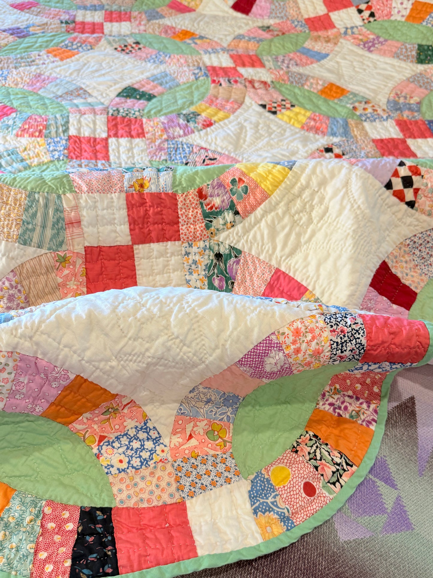 A Double Wedding Ring Quilt With a Twist