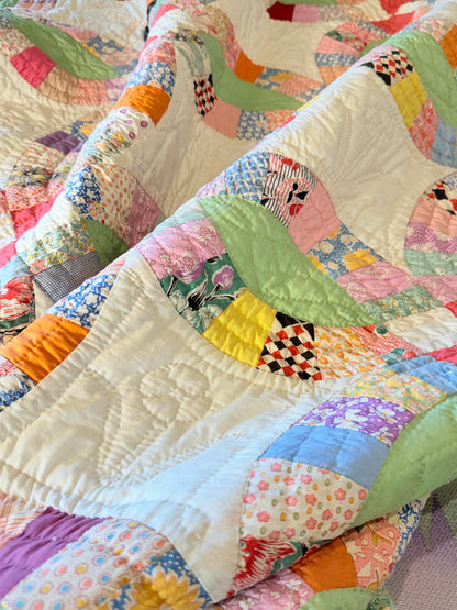 A Double Wedding Ring Quilt With a Twist