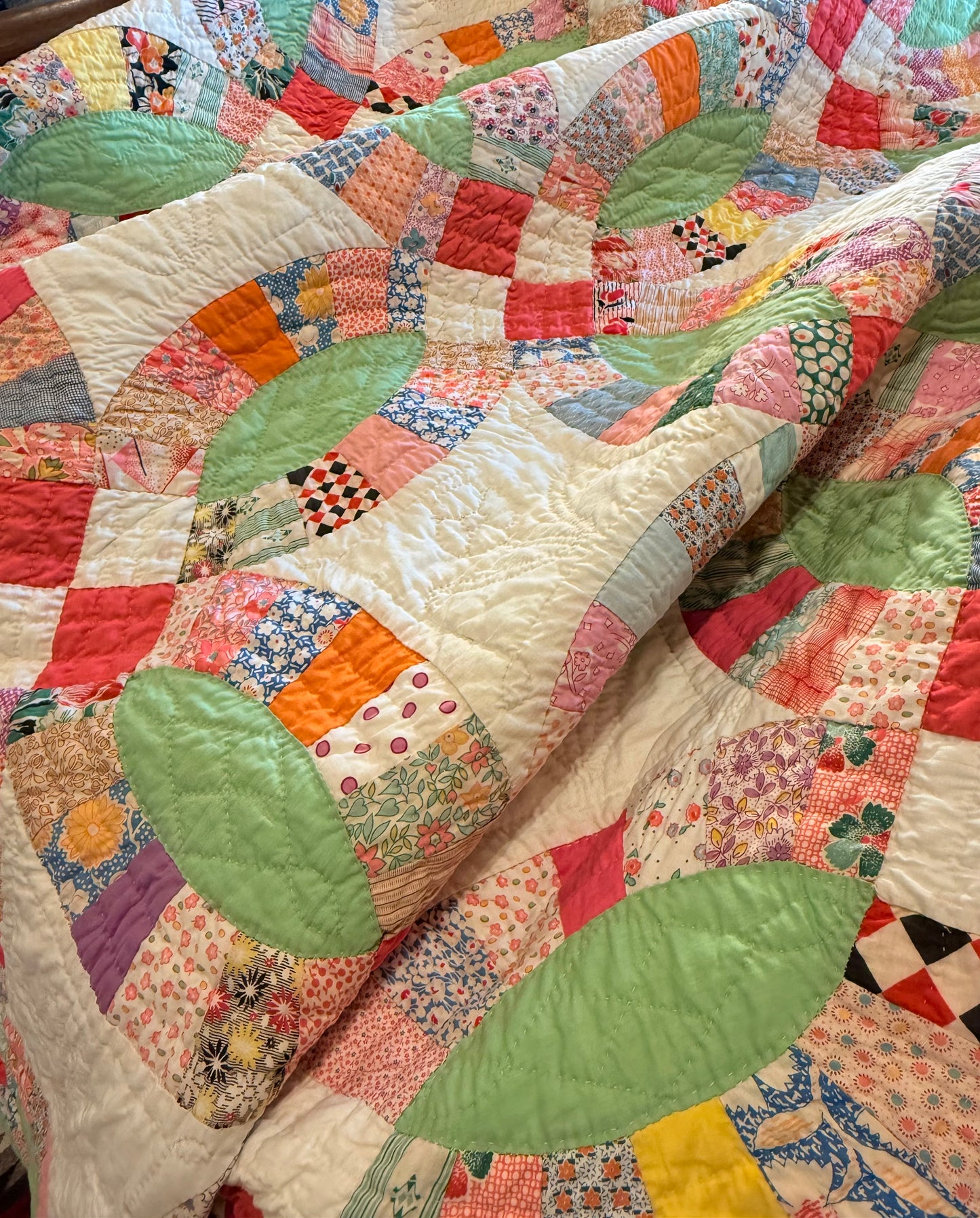 A Double Wedding Ring Quilt With a Twist