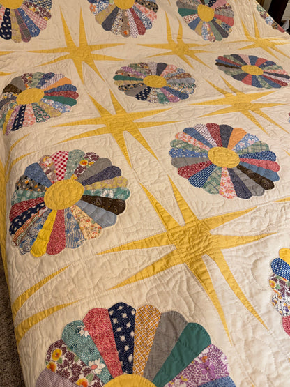 Dresden Plate Quilt with Yellow Stars