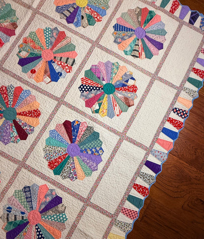 Outstanding Dresden Plate Quilt with Colorful Border
