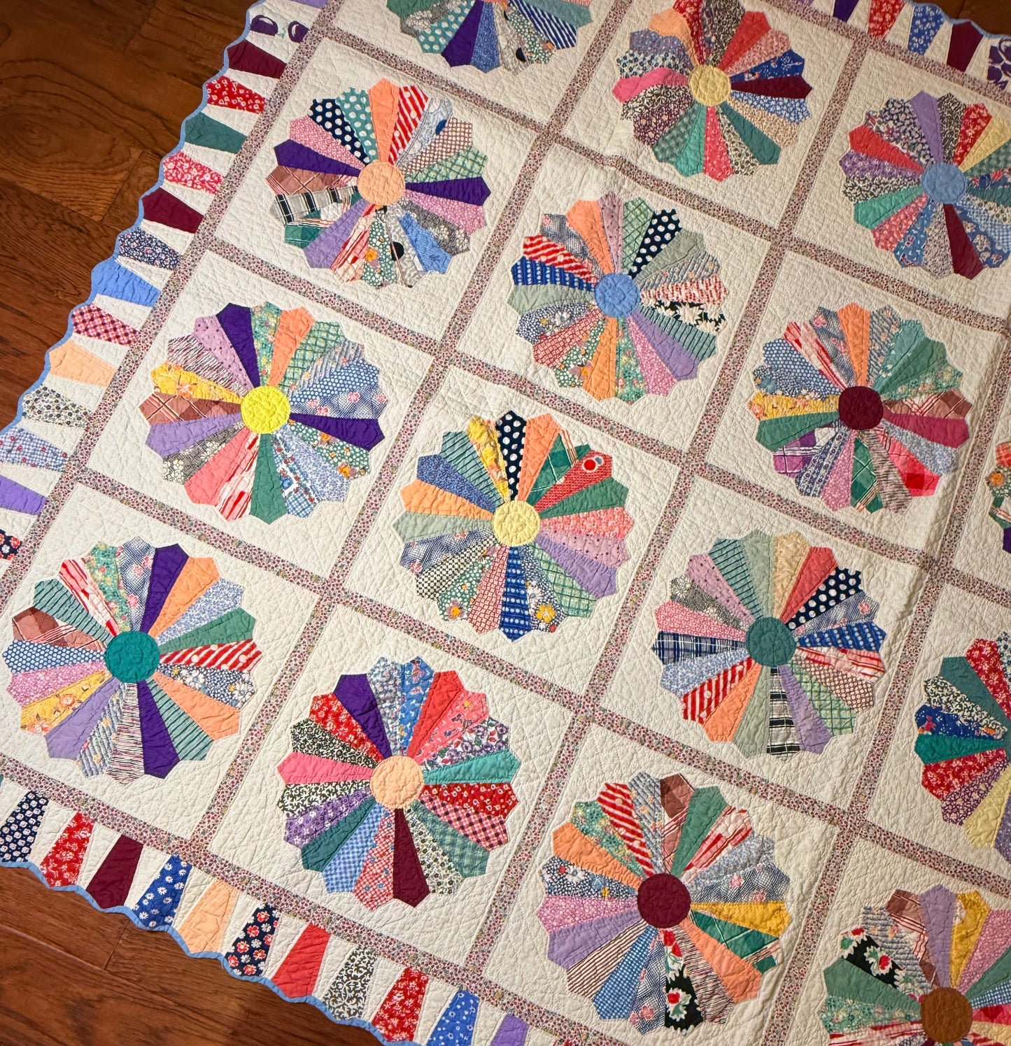 Outstanding Dresden Plate Quilt with Colorful Border