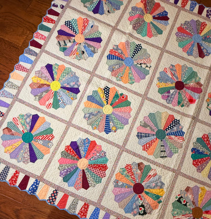 Outstanding Dresden Plate Quilt with Colorful Border