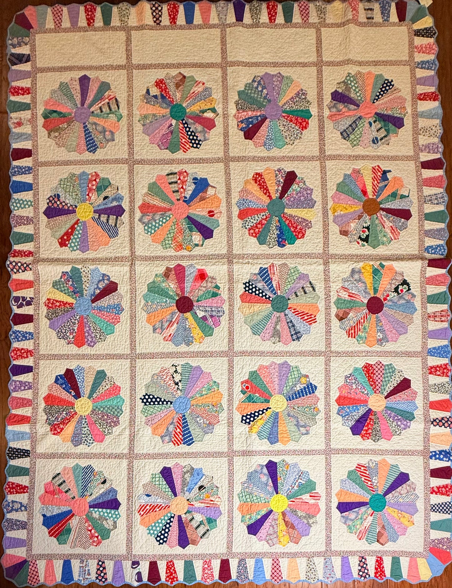 Outstanding Dresden Plate Quilt with Colorful Border