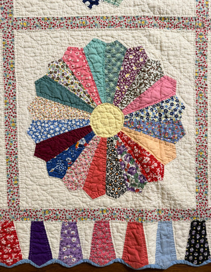 Outstanding Dresden Plate Quilt with Colorful Border