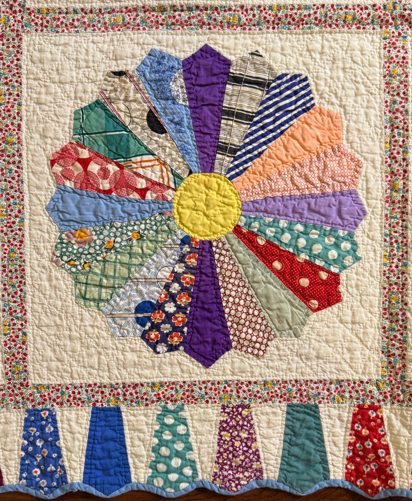 Outstanding Dresden Plate Quilt with Colorful Border
