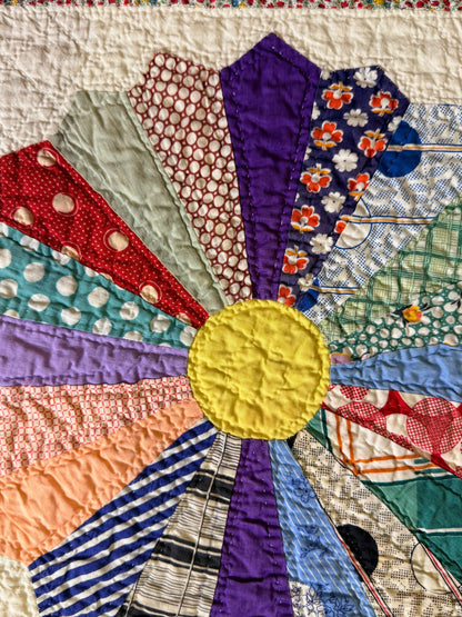 Outstanding Dresden Plate Quilt with Colorful Border