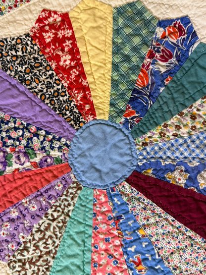 Outstanding Dresden Plate Quilt with Colorful Border