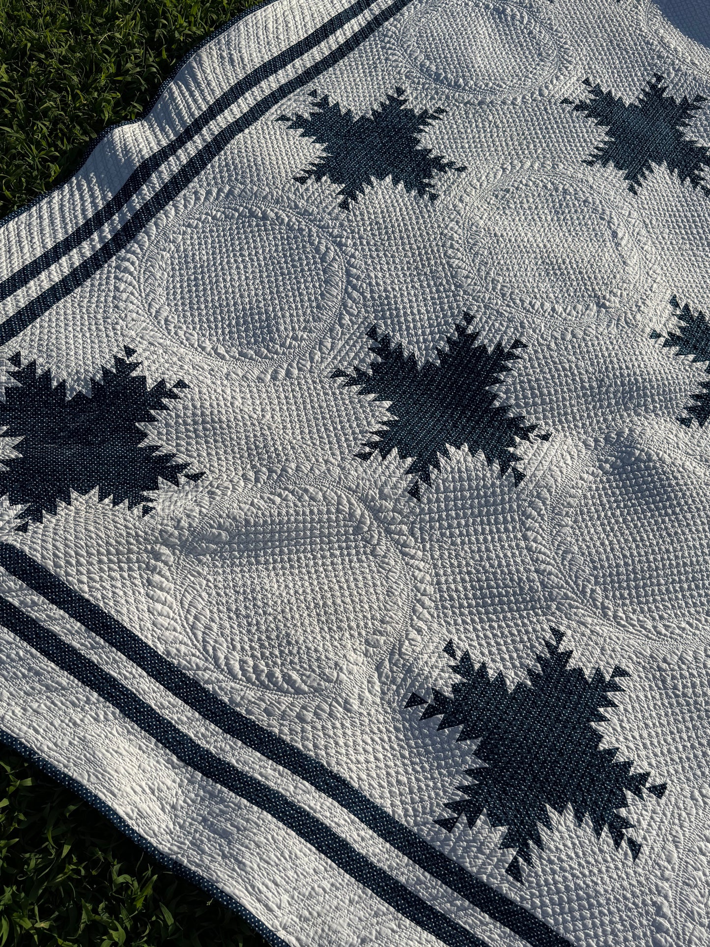 Exquisite Indigo Feathered Stars Quilt