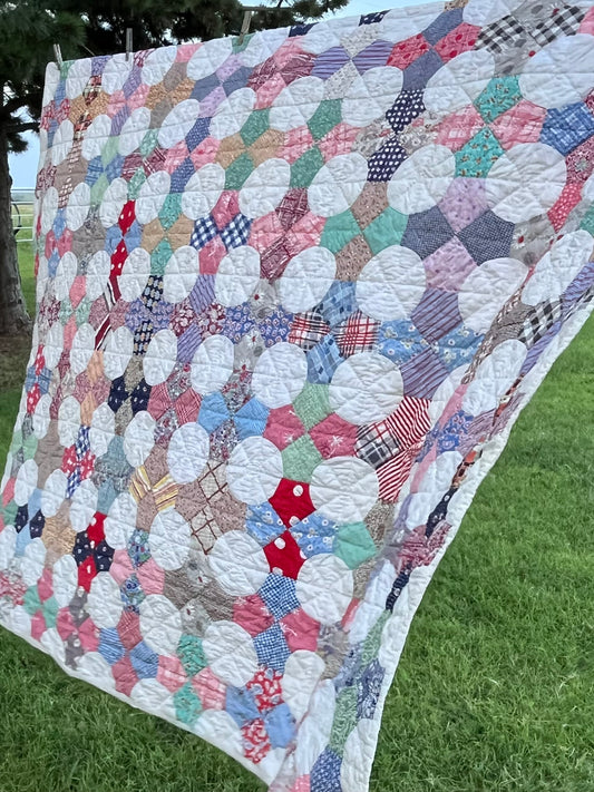 Feedsack Circles Snowball Quilt