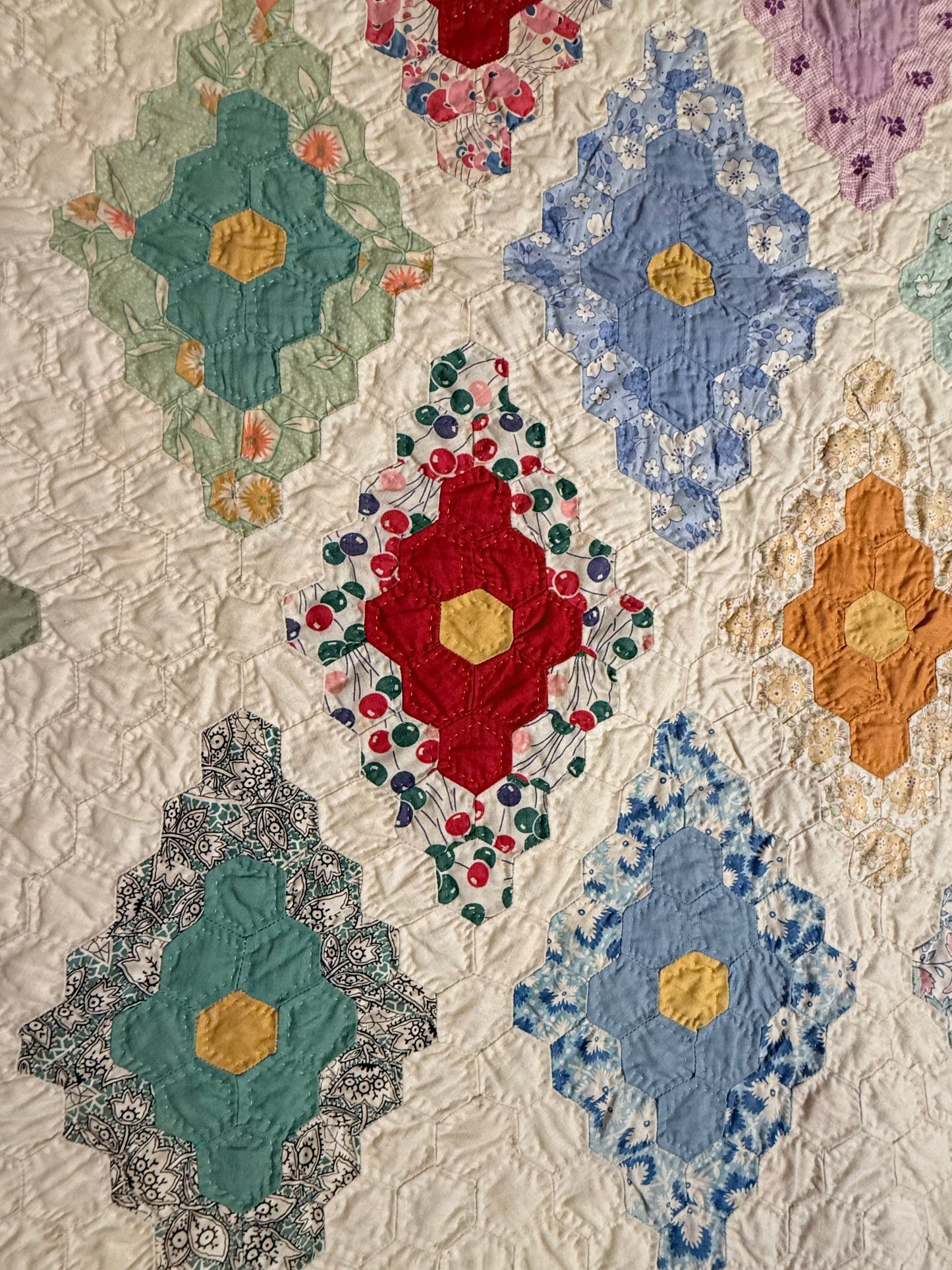 Stunning Small Scale Field of Diamonds Quilt