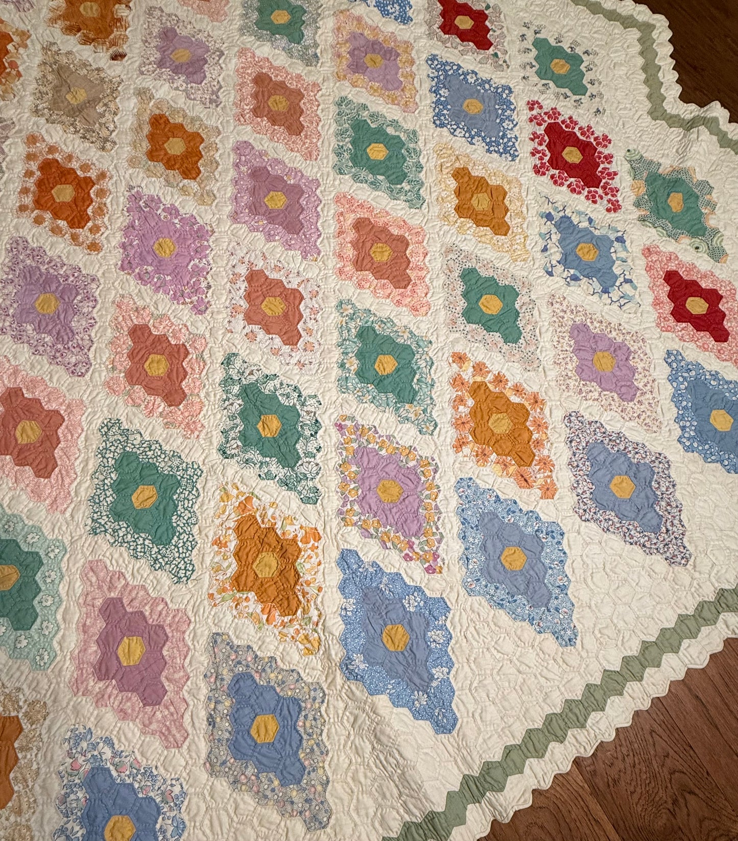 Stunning Small Scale Field of Diamonds Quilt