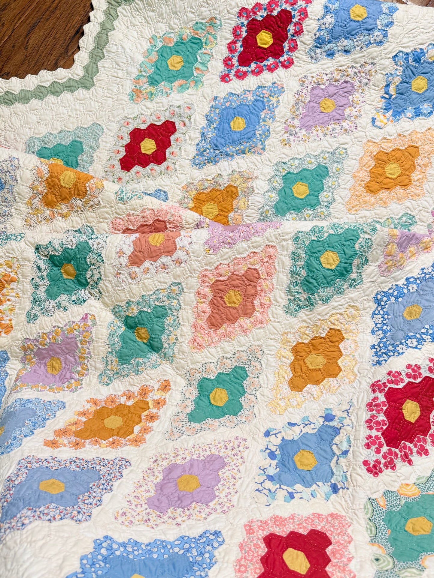 Stunning Small Scale Field of Diamonds Quilt