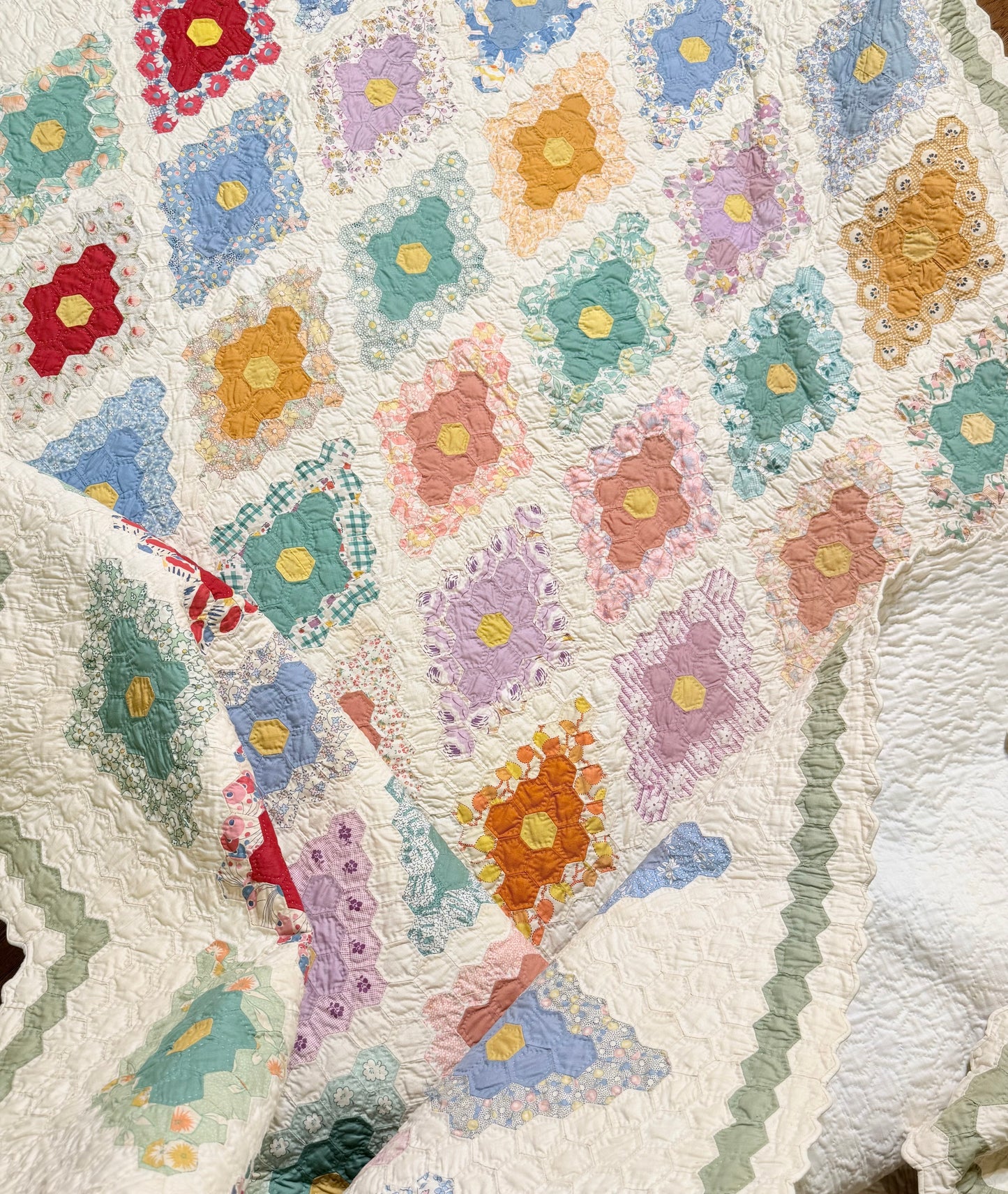 Stunning Small Scale Field of Diamonds Quilt