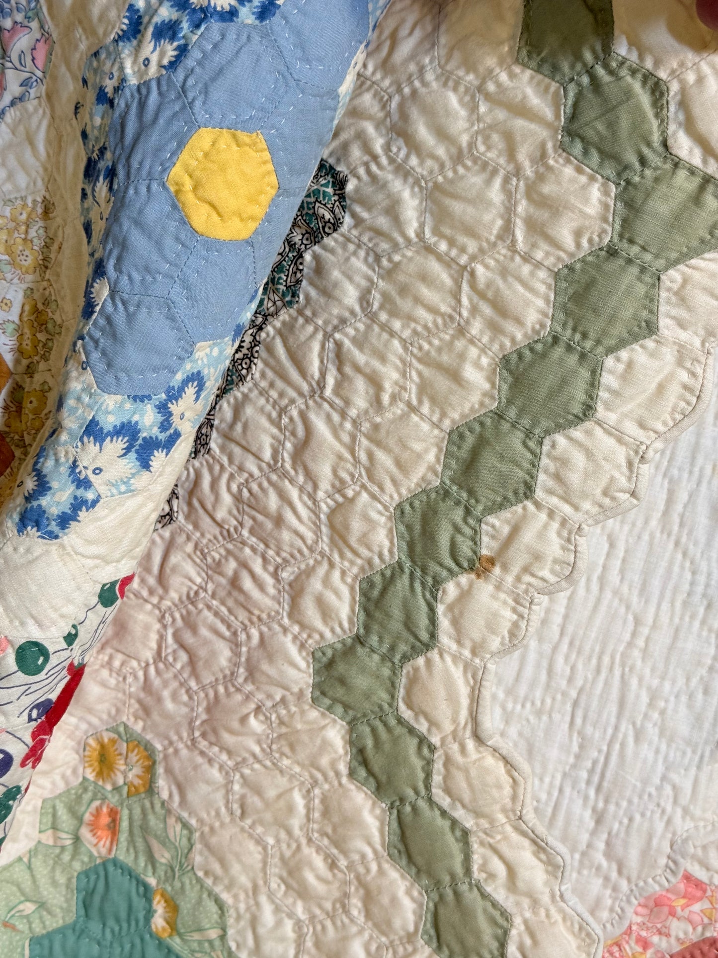 Stunning Small Scale Field of Diamonds Quilt