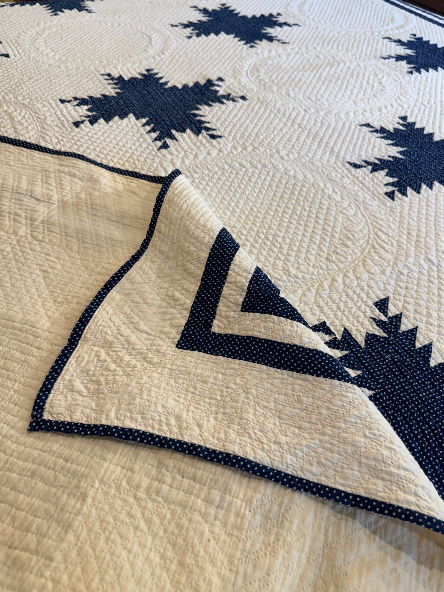 Exquisite Indigo Feathered Stars Quilt