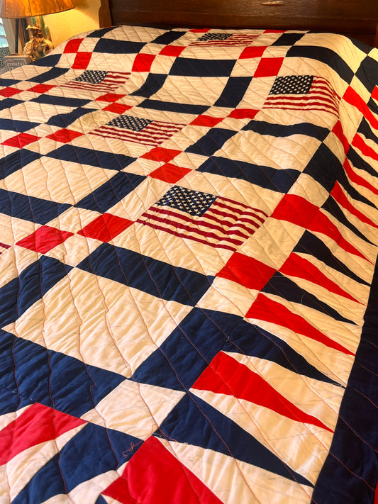 American Vintage Bicentennial Flag Quilt with Border