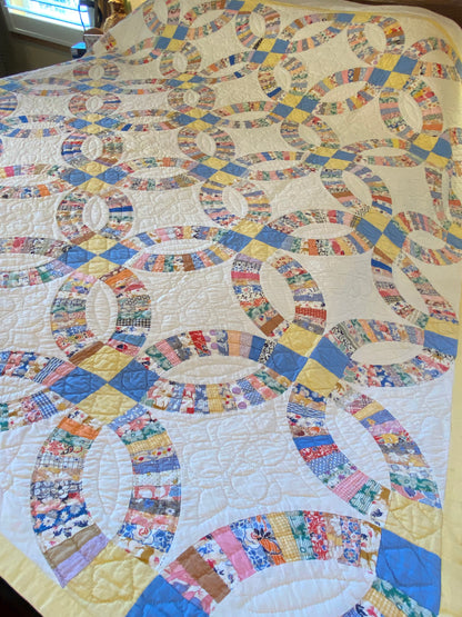 Charming Double Wedding Ring Quilt