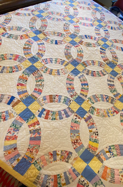 Charming Double Wedding Ring Quilt