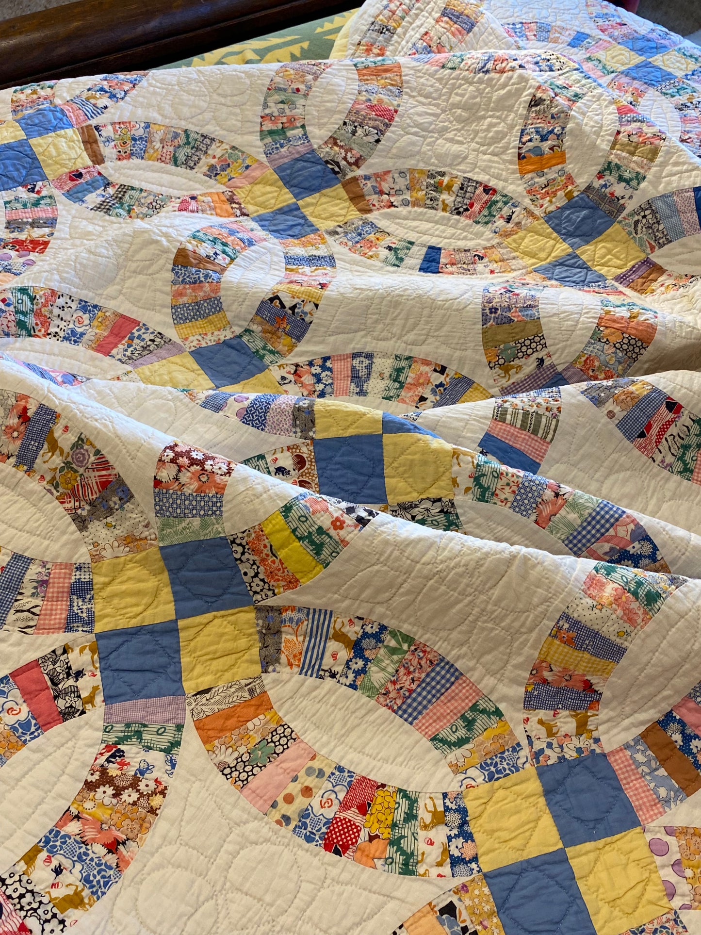 Charming Double Wedding Ring Quilt