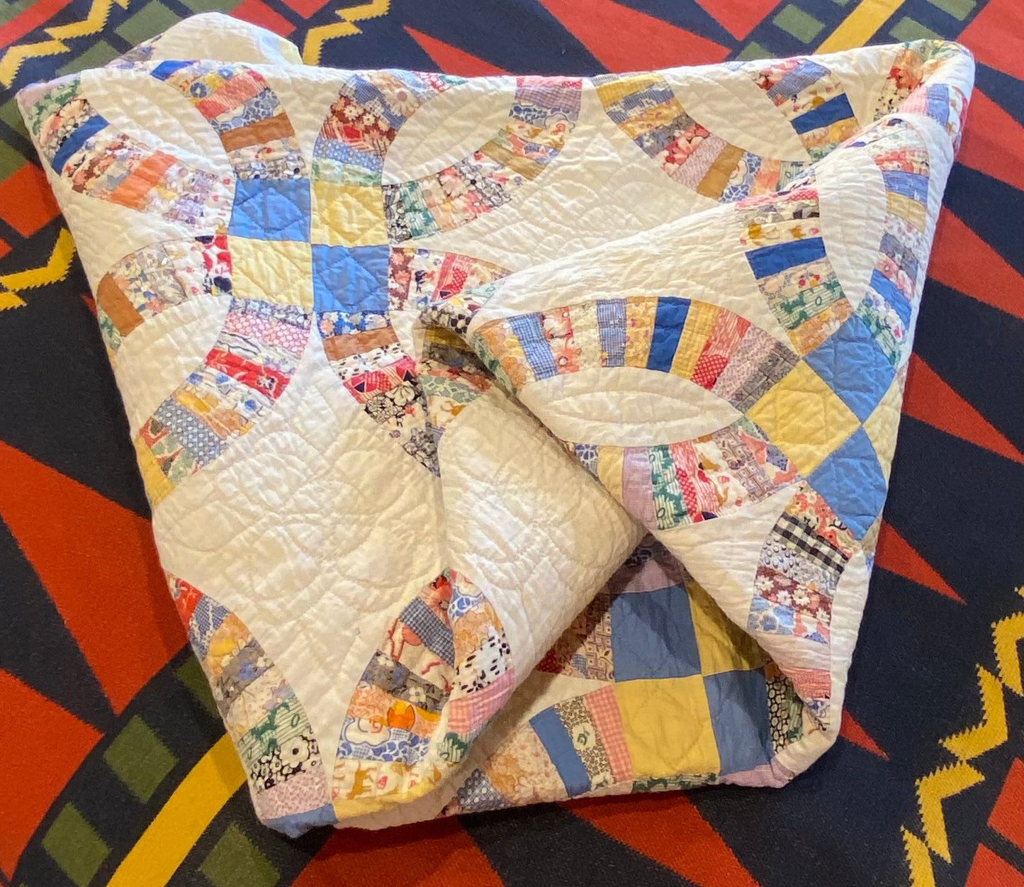 Charming Double Wedding Ring Quilt