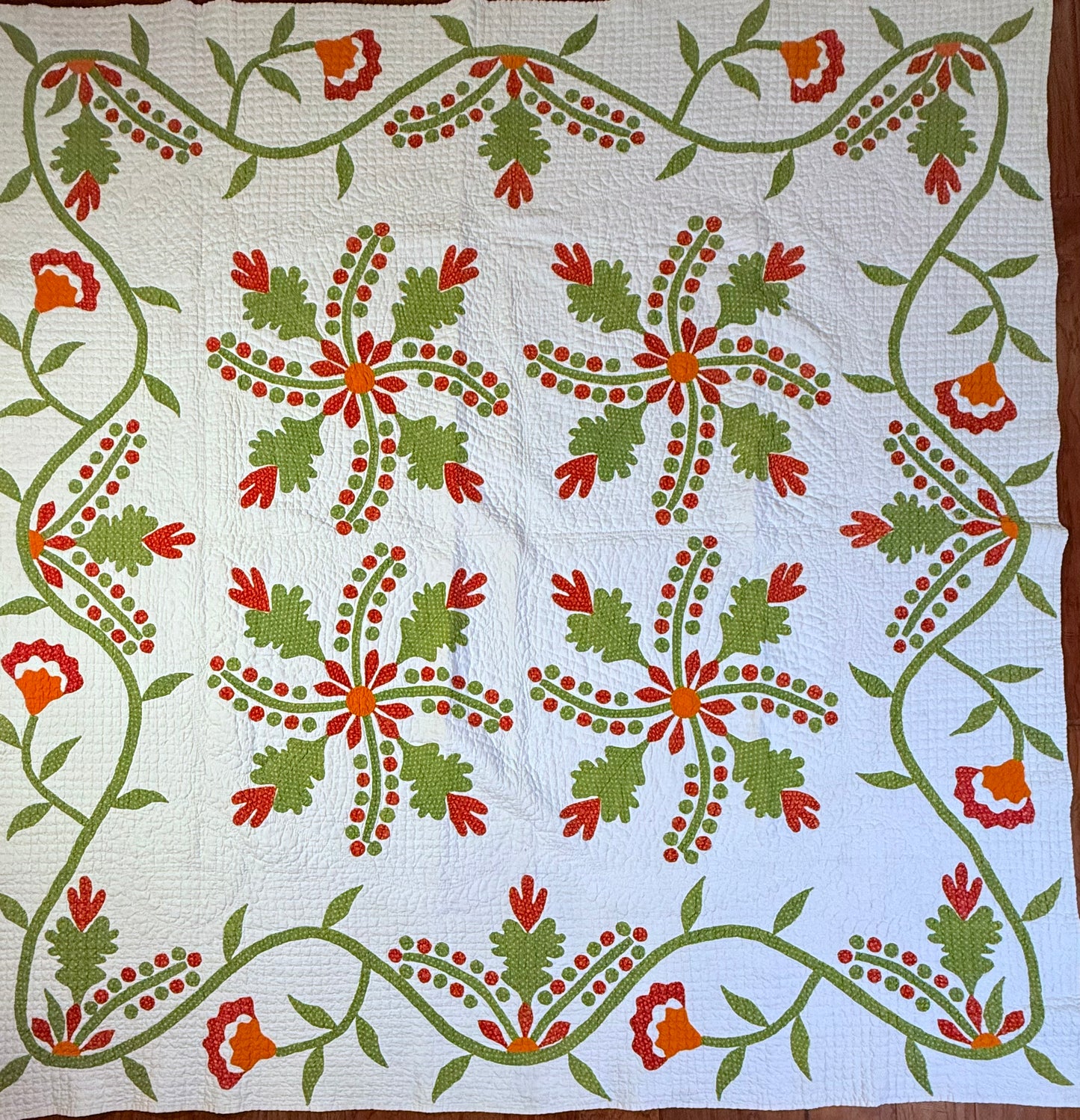 Oak-leaf and Berries Applique Quilt with Border