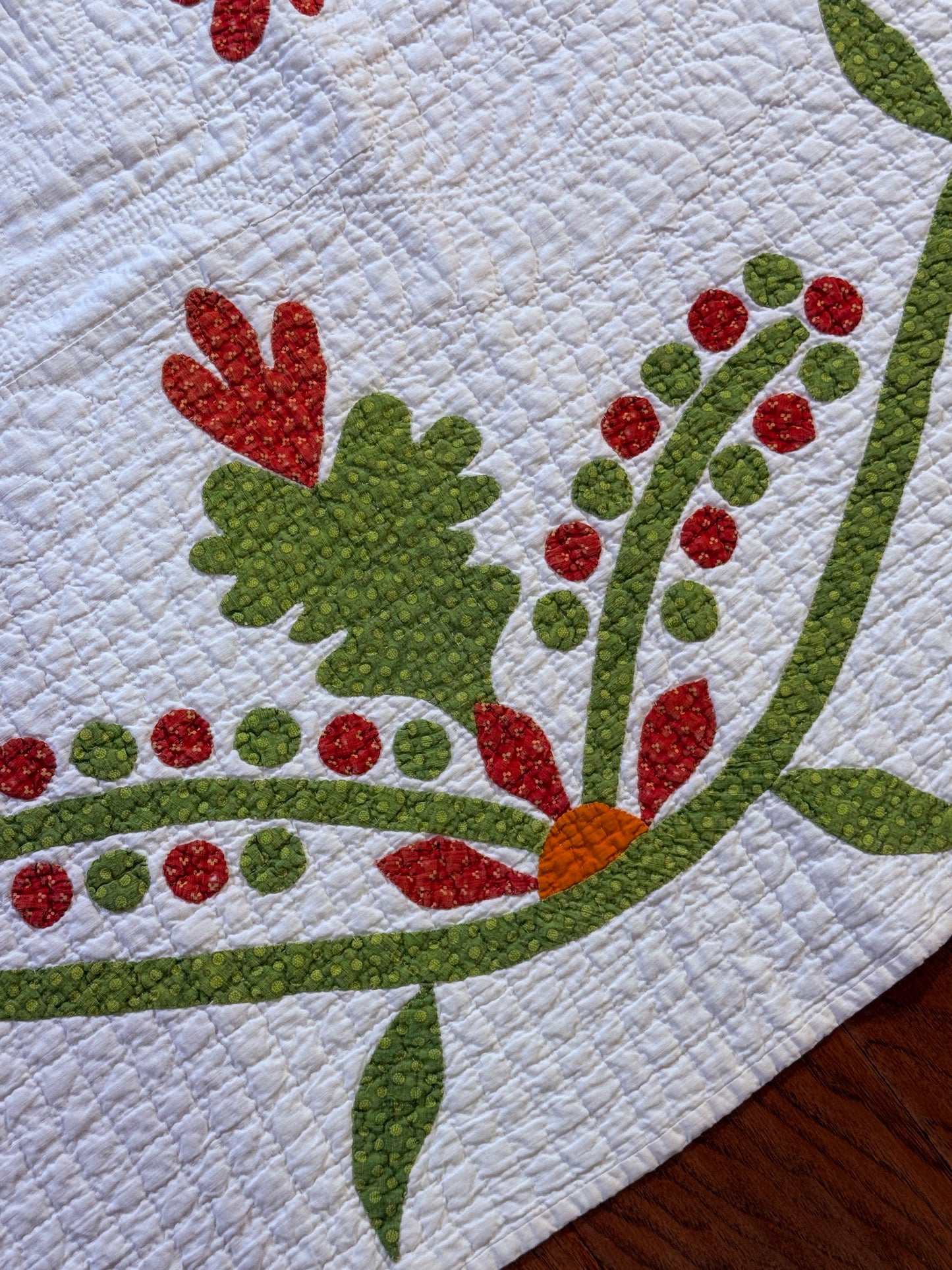 Oak-leaf and Berries Applique Quilt with Border