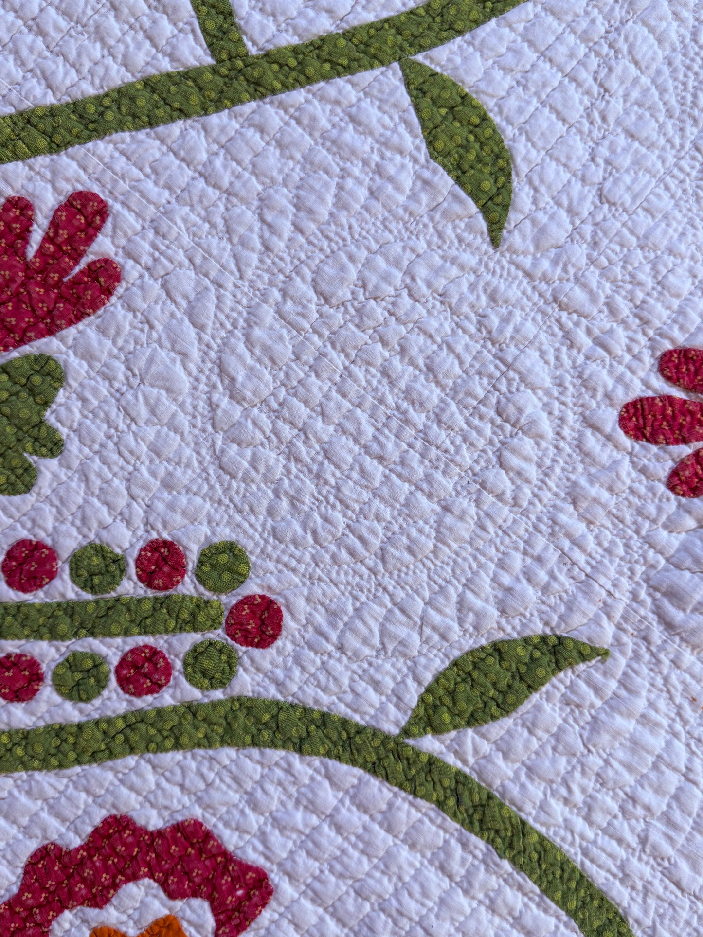 Oak-leaf and Berries Applique Quilt with Border