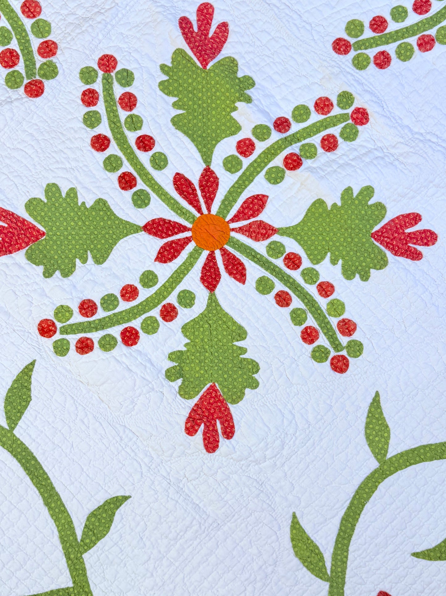 Oak-leaf and Berries Applique Quilt with Border