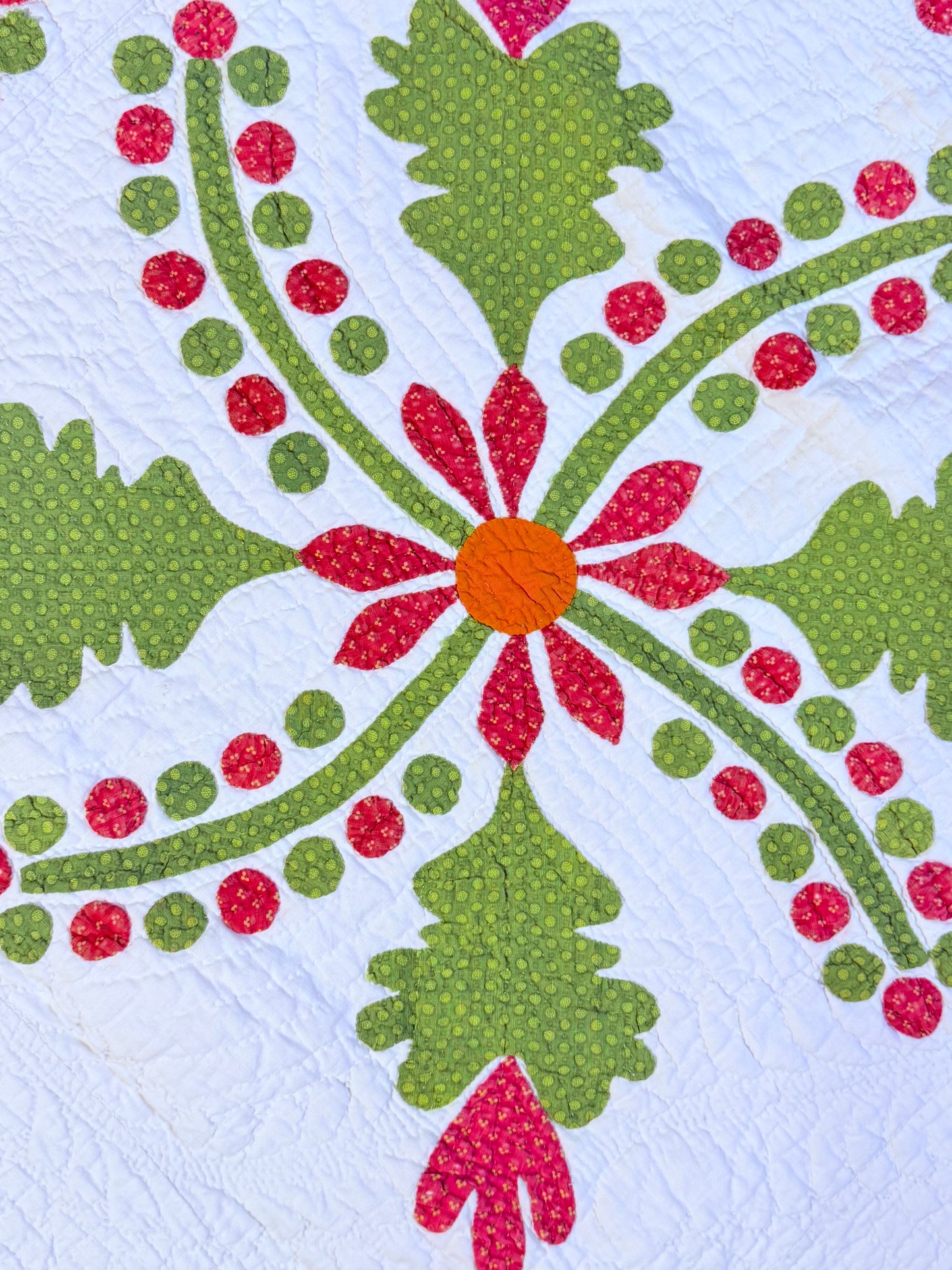 Oak-leaf and Berries Applique Quilt with Border