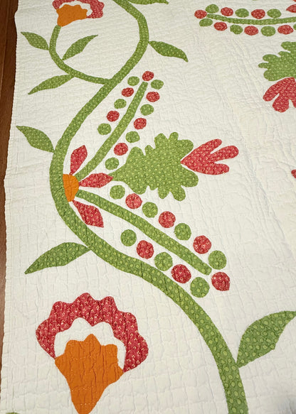 Oak-leaf and Berries Applique Quilt with Border